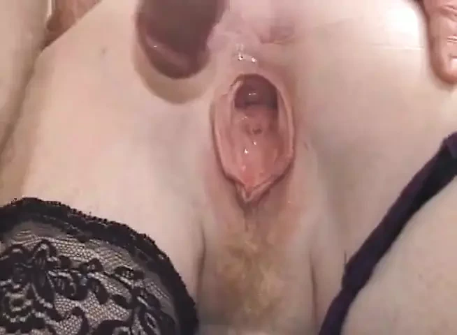 奶奶在她所有的洞里都了多根鸡巴