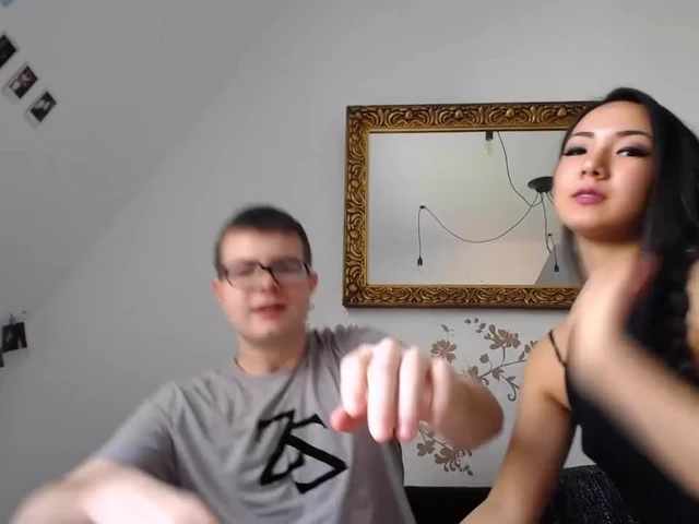 Asian Camwhore Sucking and Deepthroating