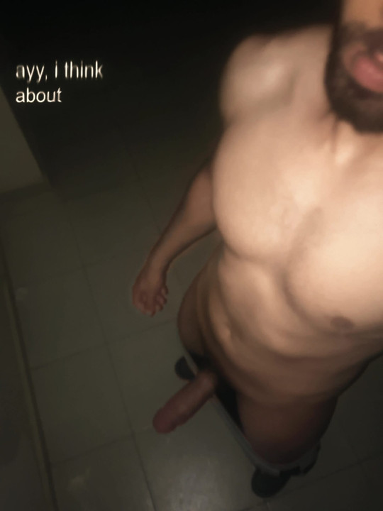 Alto, musculoso, bonito