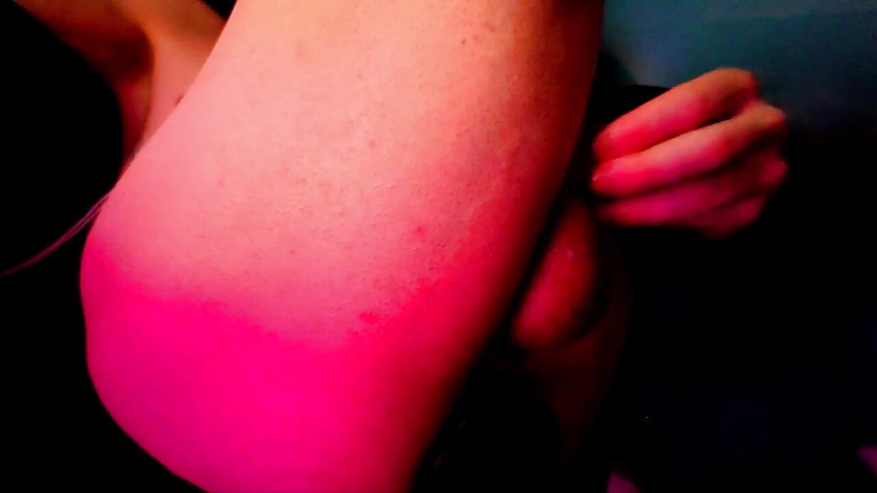 ホットソロアナルプレイ、潤滑チューブ、そして滴る前精液