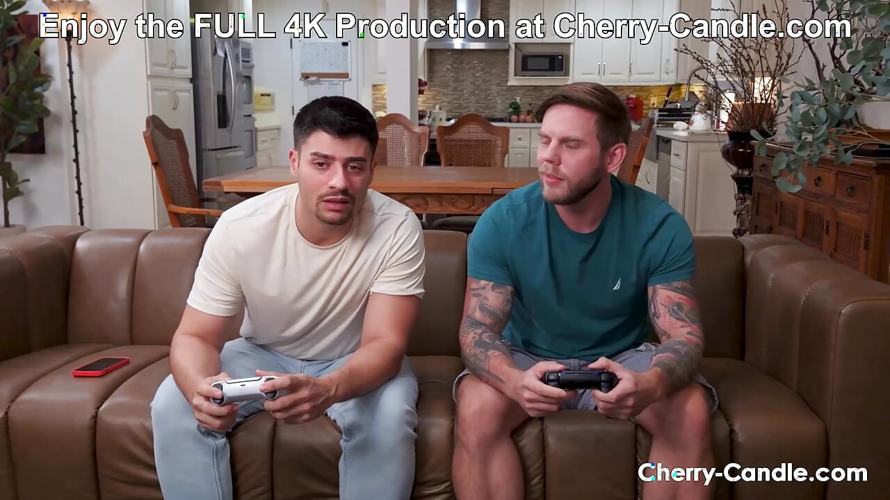 Eles Queriam Jogar na PS mas Eu Queria que Brincassem com a Minha Pussy na Cherry-Candle