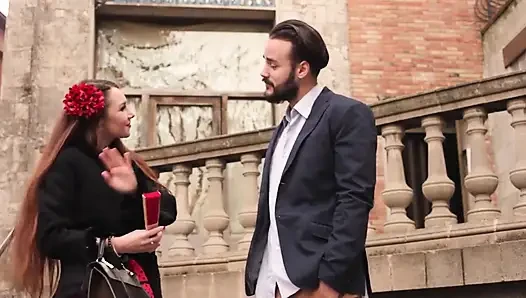 Cewek dengan rok polka dot dientot habis-habisan di hutan