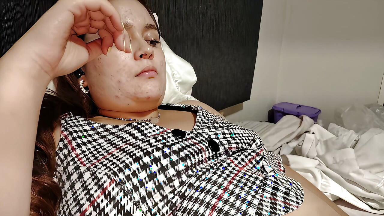 Nicole Chubby Fries and Nude Tease