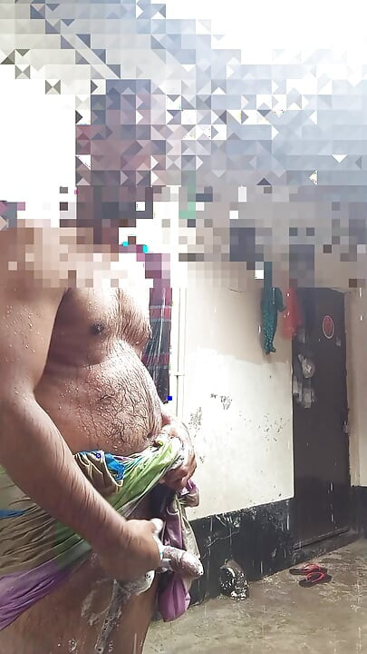 I am a Bangladeshi sexy boy, I love to masturbate so I finished masturbating while getting wet in the rain water.