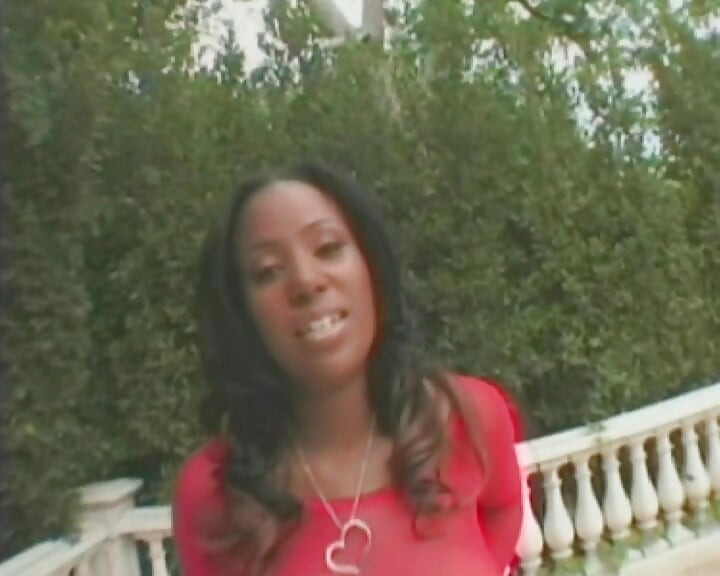 Francuska eboni lutka prima veliki crni kurac u dupe