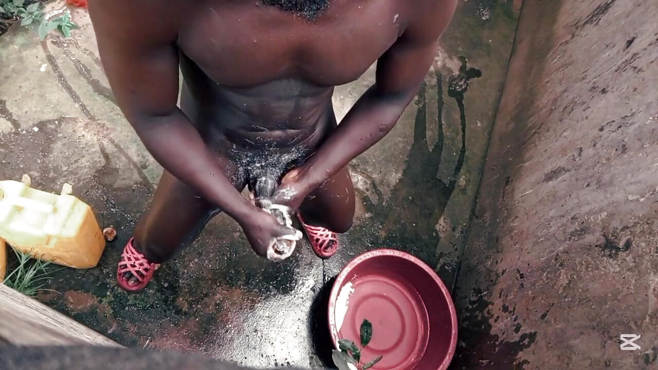 Black Guy Knows How to Handle His Big Cock