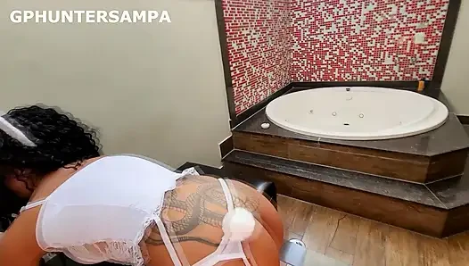 Yaramazlık paskalyası! Bu güzel ve çok seksi tavşanı acımasızca sikiyor