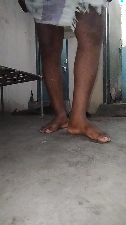 Mujhe chodne ke liye koi v nahi hai