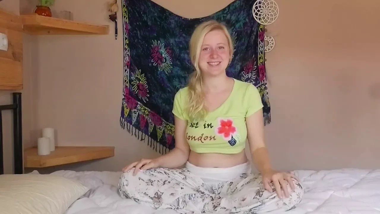 Anna Mai骑乘自己达到高潮