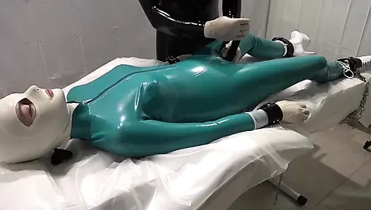 Любительница беспокоит домину, спермоприемник, шея, спасательный жук