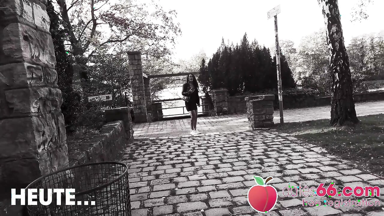 Bijna betrapt! Vreemdeling neukt latina Zara Mendez in het stadspark