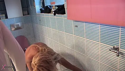 Cecilia - aku menggoda fotograferku saat pemotretanku