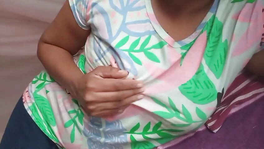 Sri Lankan woman seduces her partner via video call until orgasm Just love with Big boobs and wet pussy