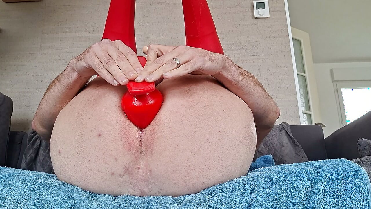 How long does it take to insert a large buttplug (75mm) ?