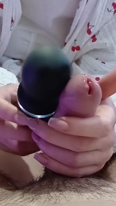 "Kız arkadaş yeni bir vibratör kullanarak sperm çıkarıyor" dan unutulmaz bir an