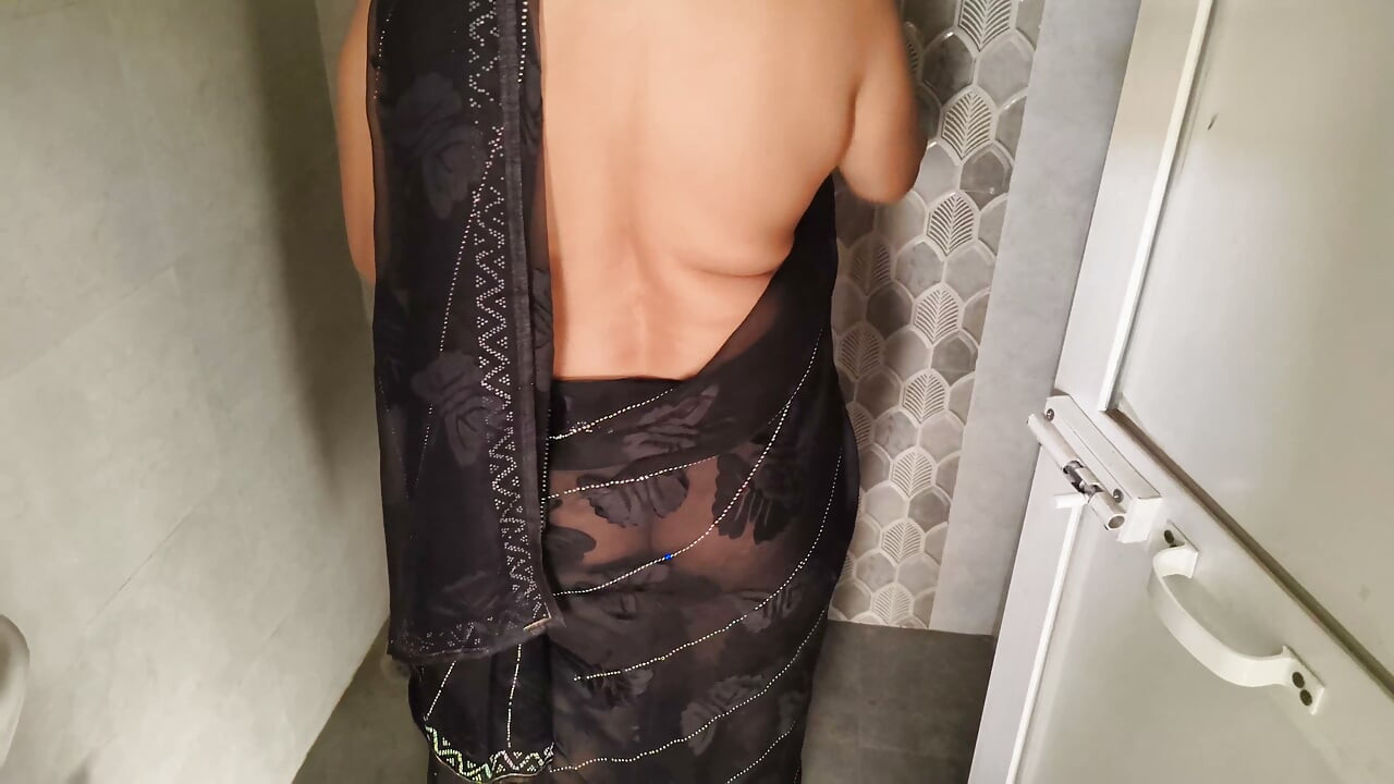 Índia recém-casada fodendo gostoso de sári na lua de mel