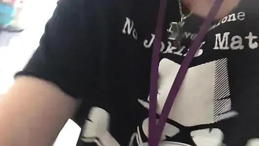 Писсинг с моих босых ног