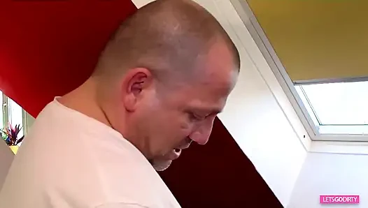 Ibu tiri jerman rambut merah dengan toket aduhai yang ditindik dientot habis-habisan