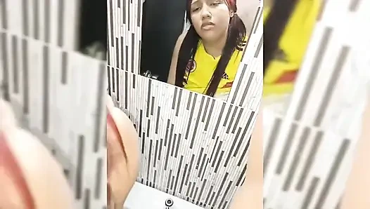 Lama sama temanku dan aku mengundangnya ke rumahku dan kami lanjut di kamar mandi sebelum kami tidur