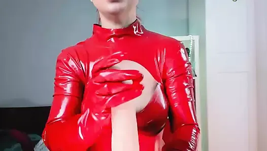 JOI：红色紧身连衣裤红色乳胶手套