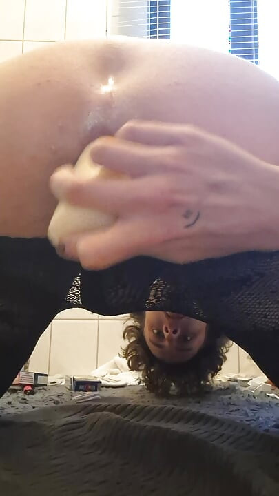 Estiramiento anal y comer semen