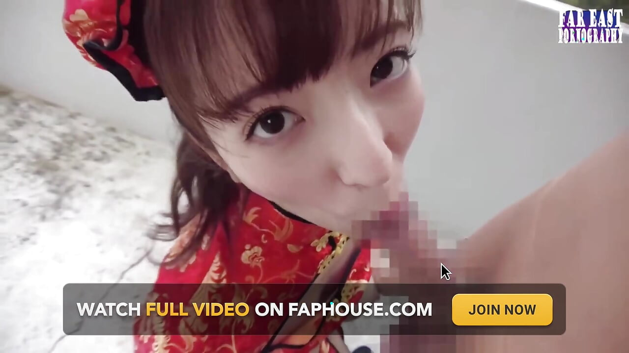 Puppe wie glückseligkeit mit einem blassen vollbusigen necken auf einem verspielten Make-over-date teil.2