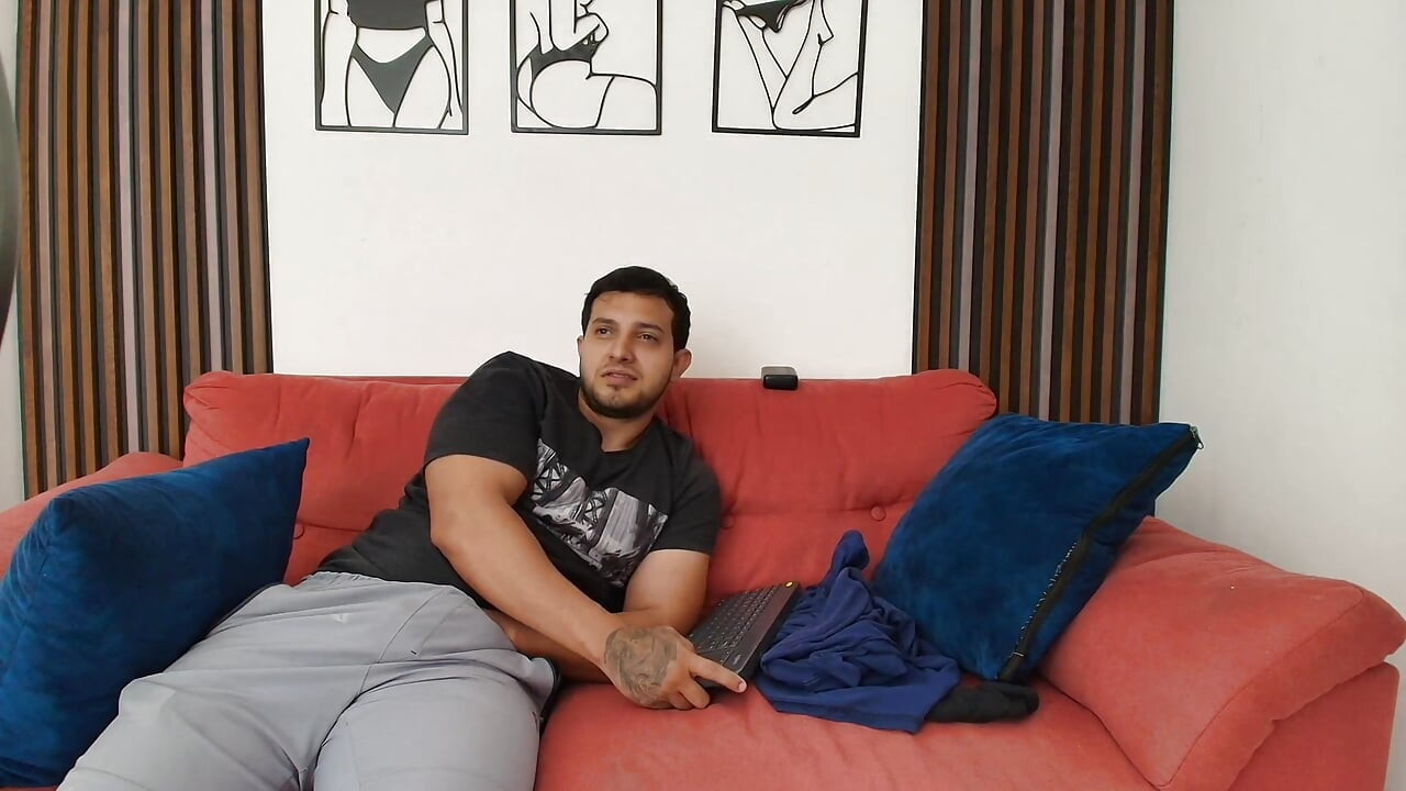 اللعب مع كس صديقي في المنزل