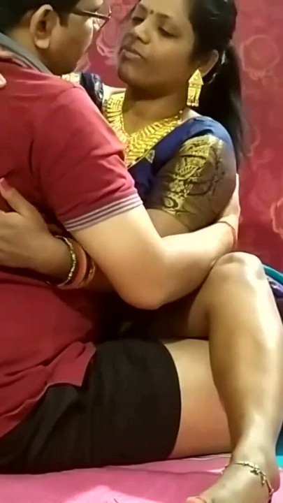 Seks Desi oleh Tamil Desi Bhabhi Nirmala dengan Xmaster di Indian Sex | Clip 1