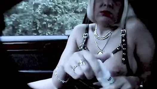 Perverse MILF Will Im Auto Poppen