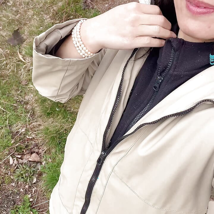 Go Outside Then Pissing Pussy Show up