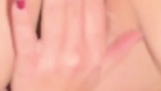 Evli kadın göt yemeyi seviyor ve amcığı bolca su salya akıtıyor