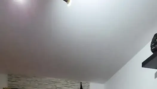 Массаж ступней и удары ногами