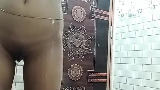 Shower Sex Video Desi Girl  A Taking Shower And Showing Her Nice Pussy Desi XXX