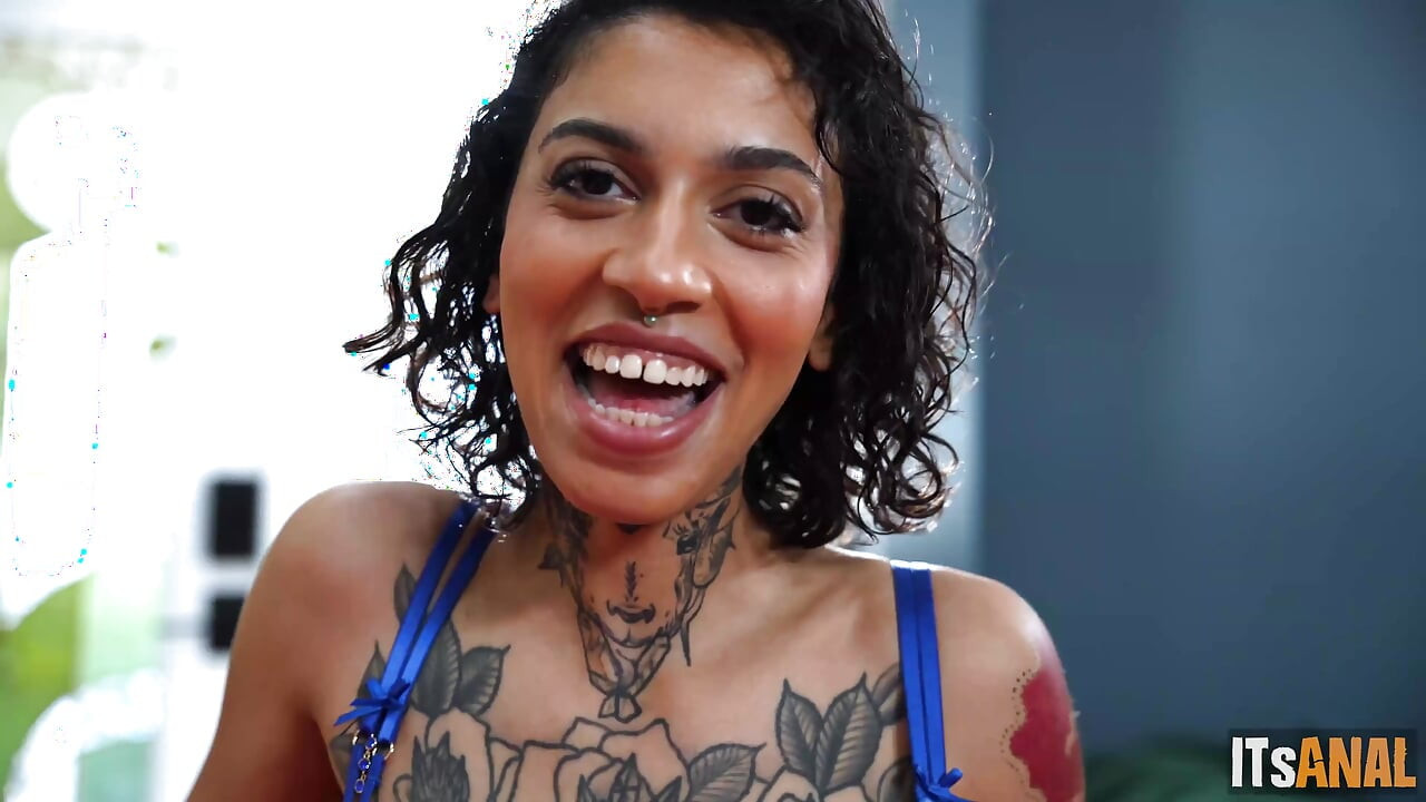 Rayvn的首次双插 - Ravyn Alexa
