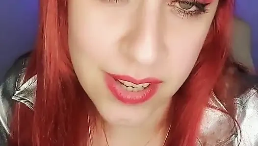 Aldatılan kocamın önünde sikini emmesi için utanç verici bir tane getirdim!