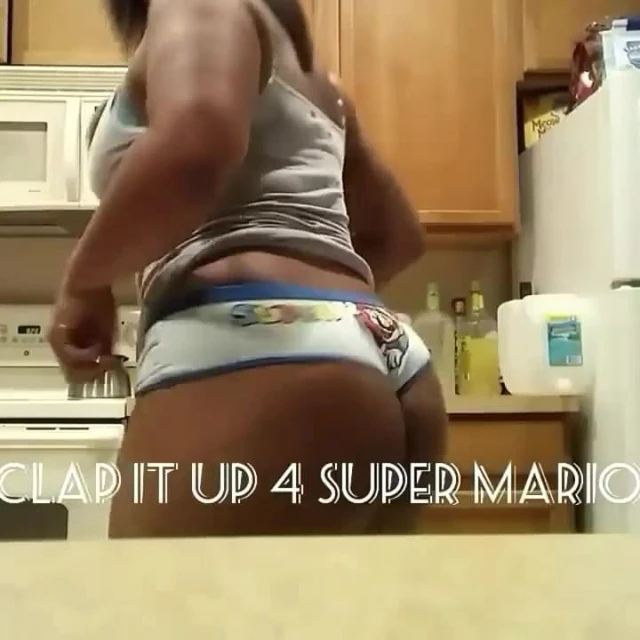Caramel Kitten LOUD ass clapping