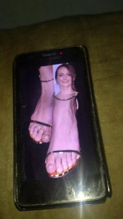 ANDI MATICHAK SEXY FEET MASSIVE CUMSHOT