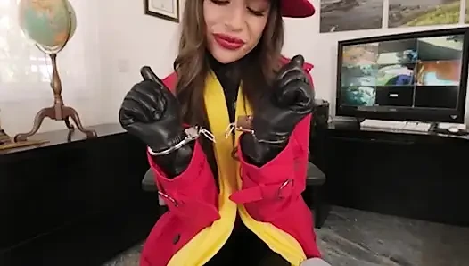 Vrcosplayx april olsen carmen sandiego olarak her zaman kötü bir kız olmuştur ama şimdi kontrolün altında bölüm 1