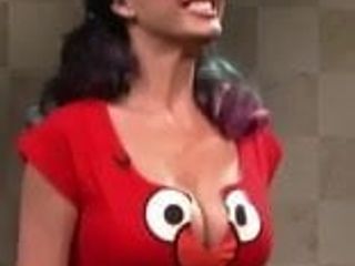 Katy Perry grote borsten stuiteren