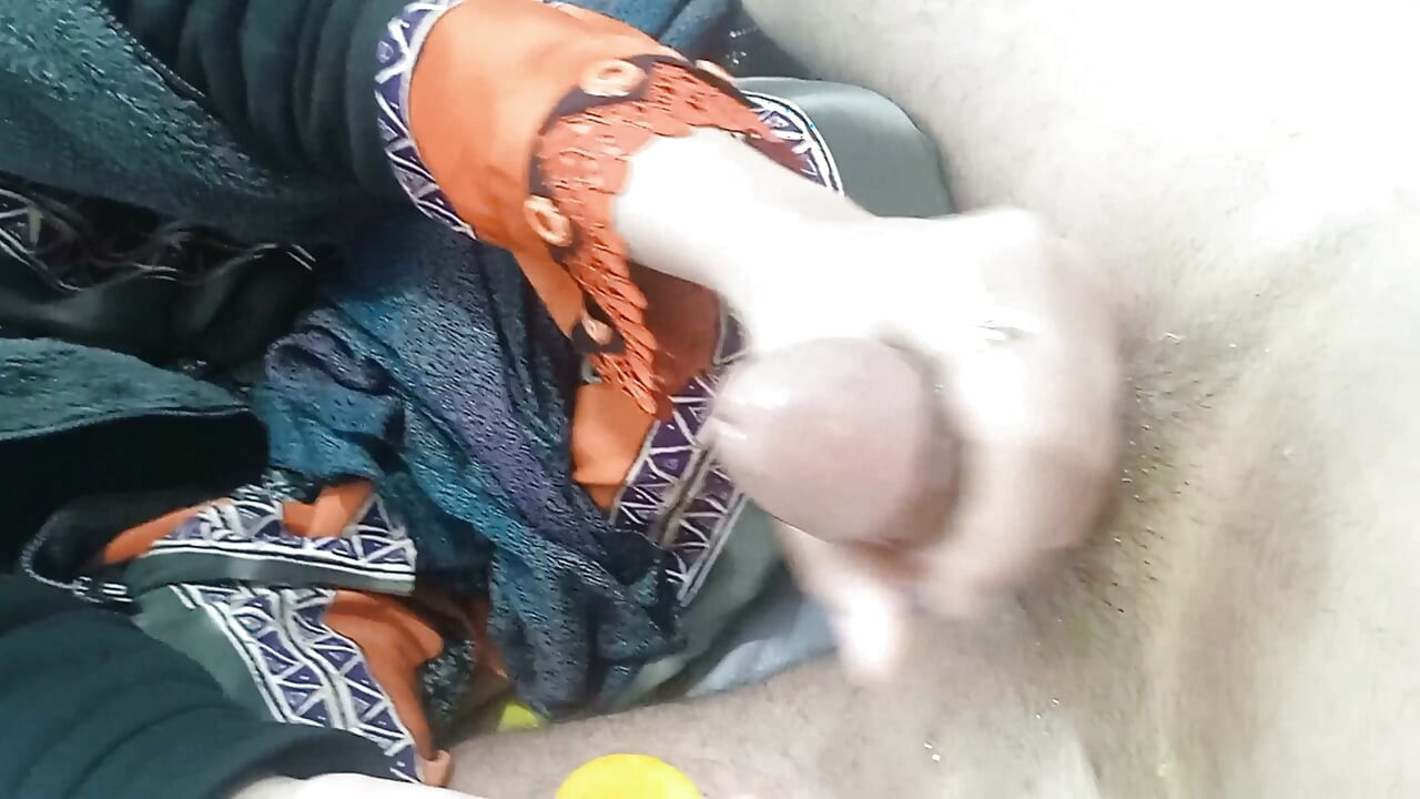 Ein ungeplantes Treffen bringt zwei indische Erwachsene für einen entspannten Abend voller unerwarteter Erinnerungen zusammen (18+)