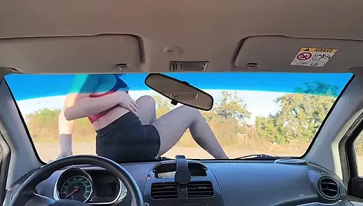 Искушение на лобовом сиське автомобиля