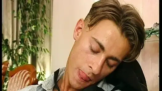 «За немецкими дверями» тщательно трахается — полный фильм