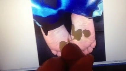 nice cumshot on soles