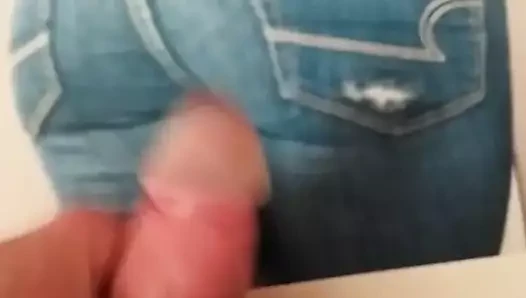 grosse branle et ejac sur petit cul en jeans