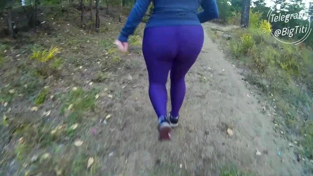 Cum Puella ingens A ass In silva