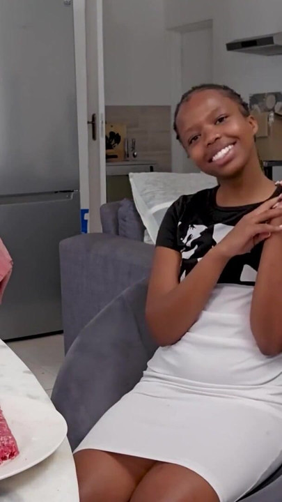 Denne 18YO EBONY BOOKWORM sa at hun var kamerasky ... det spilte ingen rolle da jeg nevnte Amerika | Klipp 1