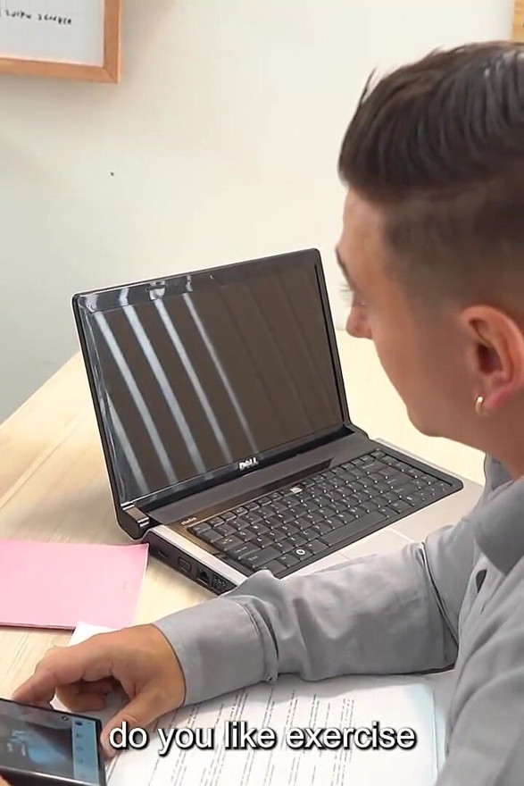 Creampie-busty Pervert Kneels During the Interview and Sucks Her Boss's Dick Until She Gets the Job