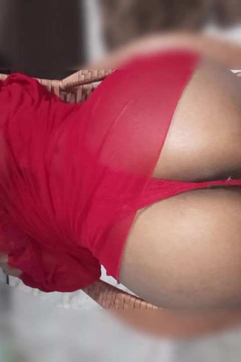 Όμορφος κώλος τυλίγεται μέχρι να γεμίσει με χύσια