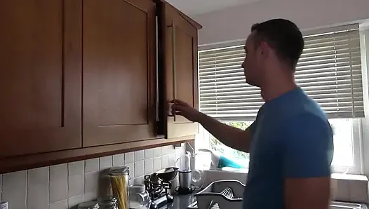 Татуированную крошку жестко трахает ее сводный брат