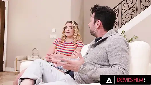 Devils filmi - River Lynn üvey baba Tommy Pistol'a sert anal sikişmek için geri çekilmeden erken dönüyor